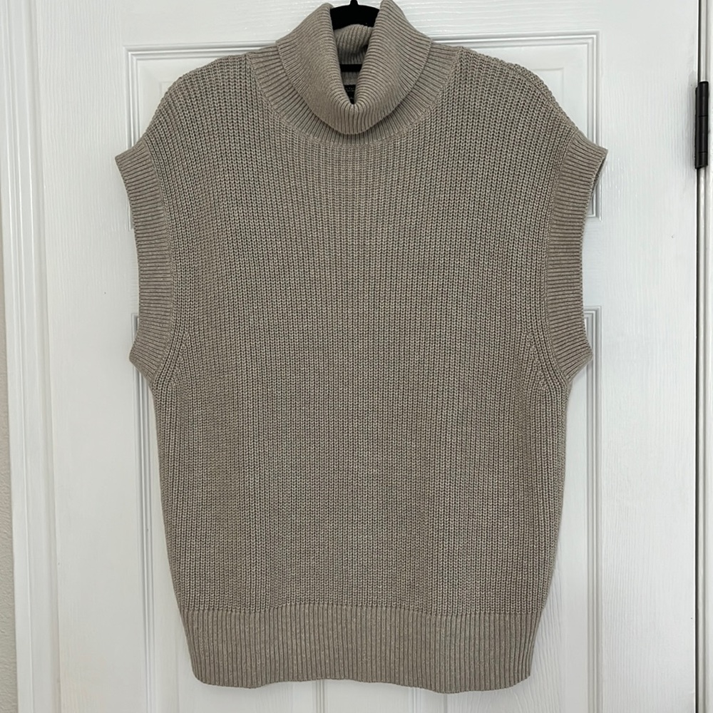 Ann Taylor sleeveless turtleneck sweater